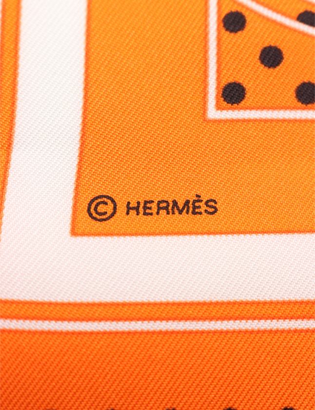 エルメス HERMES スカーフ スクエア カレ55 バンダナ オレンジ 白 黒