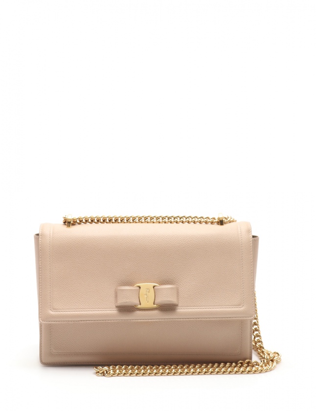 サルヴァトーレフェラガモ Salvatore Ferragamo チェーンショルダー 