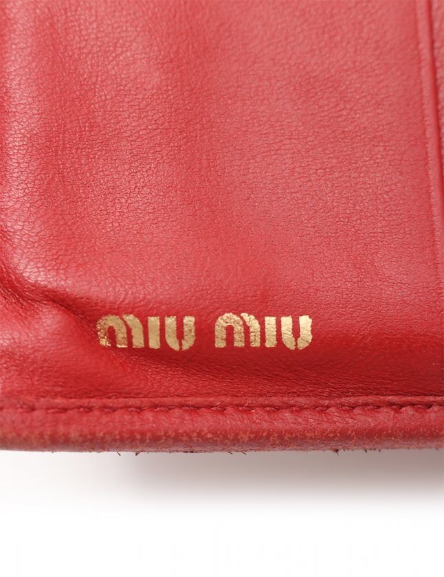 ミュウミュウ miumiu Wホック二つ折り財布 マテラッセ 赤 小物