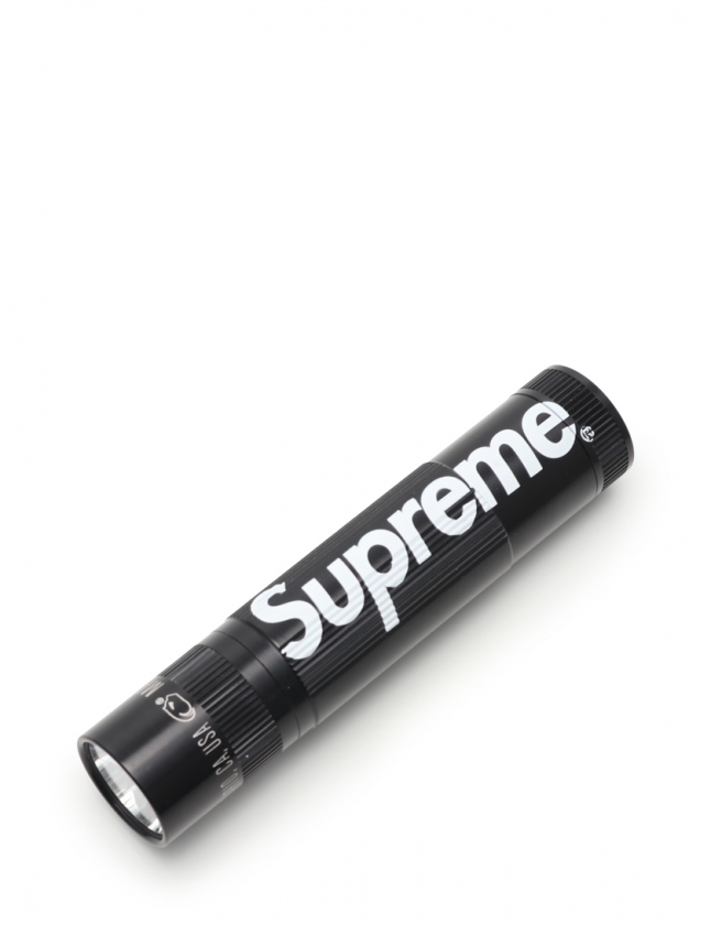 supreme × MAGLITE
