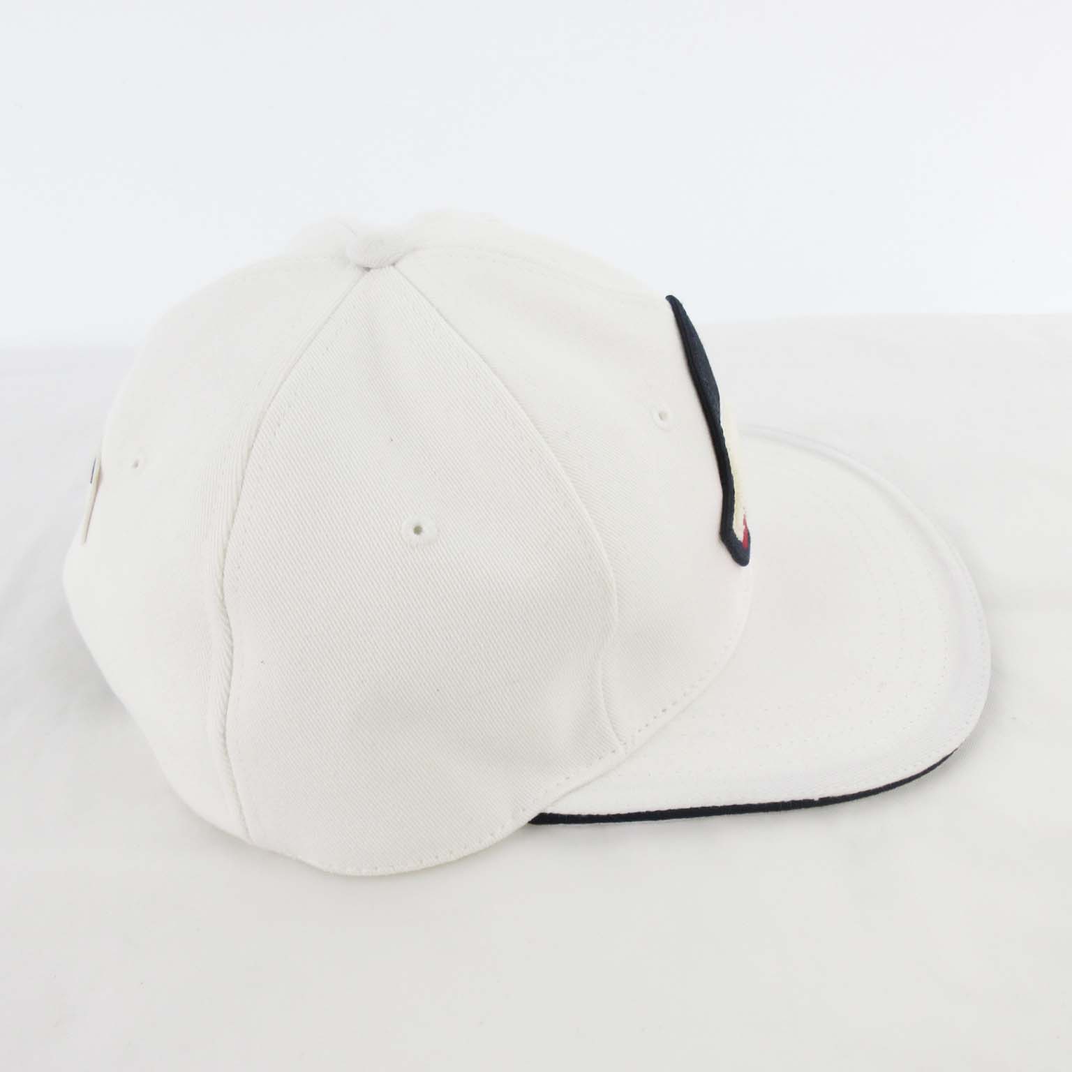 MONCLER キャップ 白 ホワイト モンクレール ホワイト（白）系 MONCLER(モンクレール) キャップ(メンズ) - 海外通販