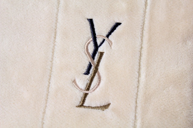 YVES SAINT LAURENT イヴサンローラン YSL 刺繍ロゴ ベスト SAINT LAURENT - イヴ・サンローラン YSL YSL ロゴ ブローチの