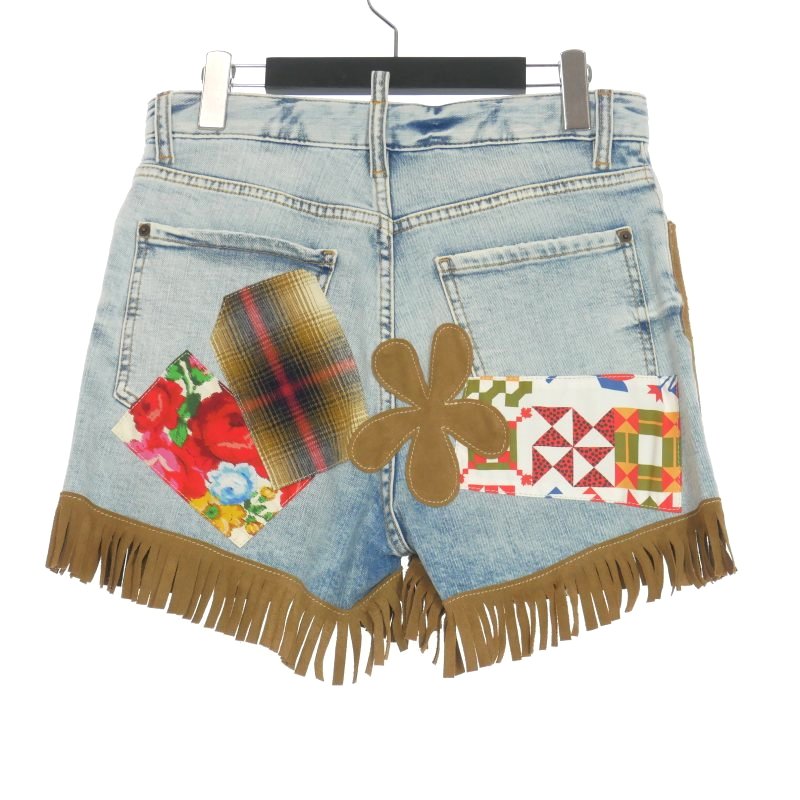 DSQUARED2 パッチ付きホワイトショートパンツ DSQUARED2 パッチ付きホワイトショートパンツ