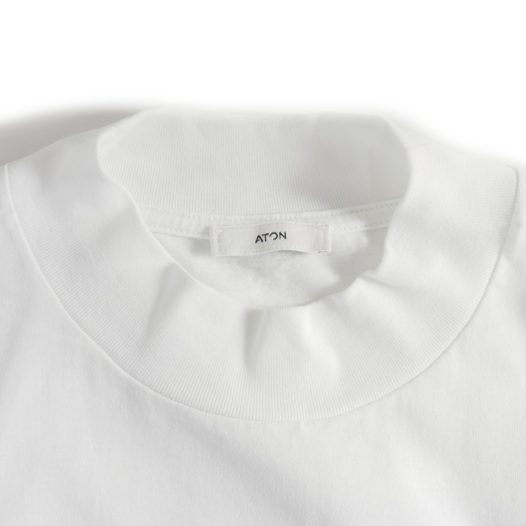 ATON エイトン　モックネックカットソーTシャツ　サイズ2 ホワイト ATON / DRY COTTON JERSEY STANDARD MOCKNECK T-SHIRT | THE
