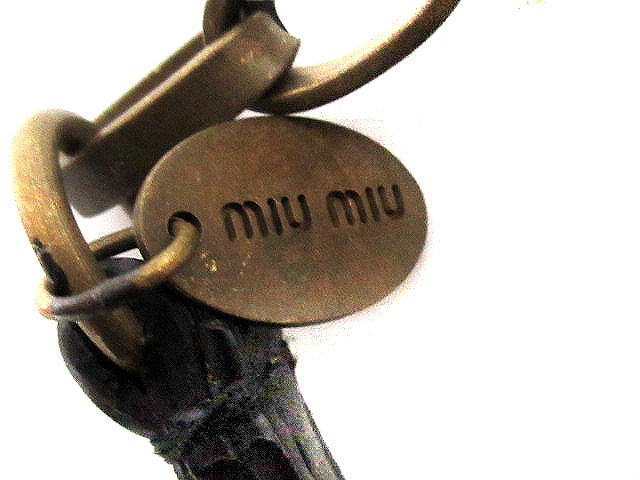 miu miu レザーチャーム レザーネックレス イタリア製 ミュウミュウ miumiu ネックレス ペンダント レザー 黒 ブラック