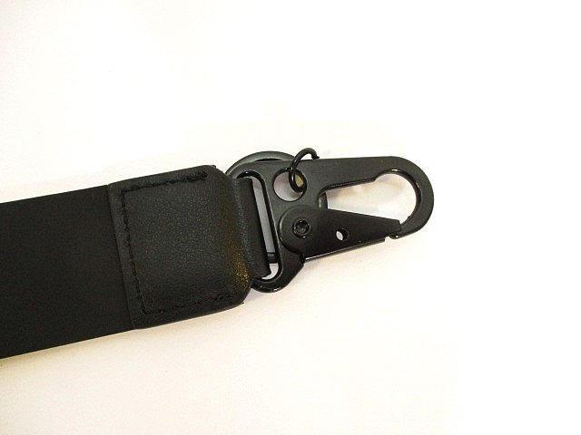 モンクレール MONCLER HOUSE OF GENIUS ネックストラップ ロゴ バイ