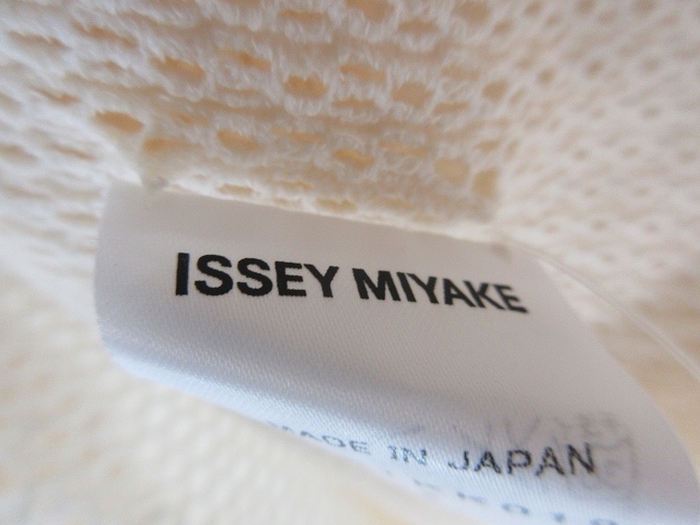 イッセイミヤケ ISSEY MIYAKE ニット タンクトップ 綿混 サイズ2 アイボリー QQQ レディース イッセイミヤケ ISSEY MIYAKE ニット タンクトップ 綿混 サイズ2