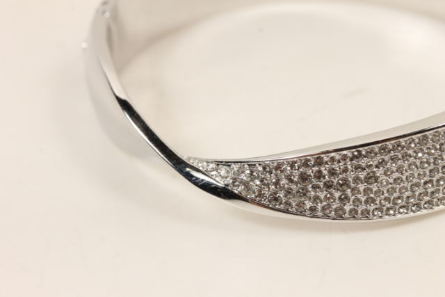 スワロフスキー SWAROVSKI バングル クリスタル クロス シルバー