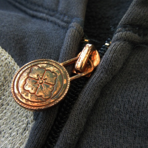 EVISU】ヤマネ ビッグカモメ 刺繍ロゴ 刻印金具 ZIPアップ パーカー