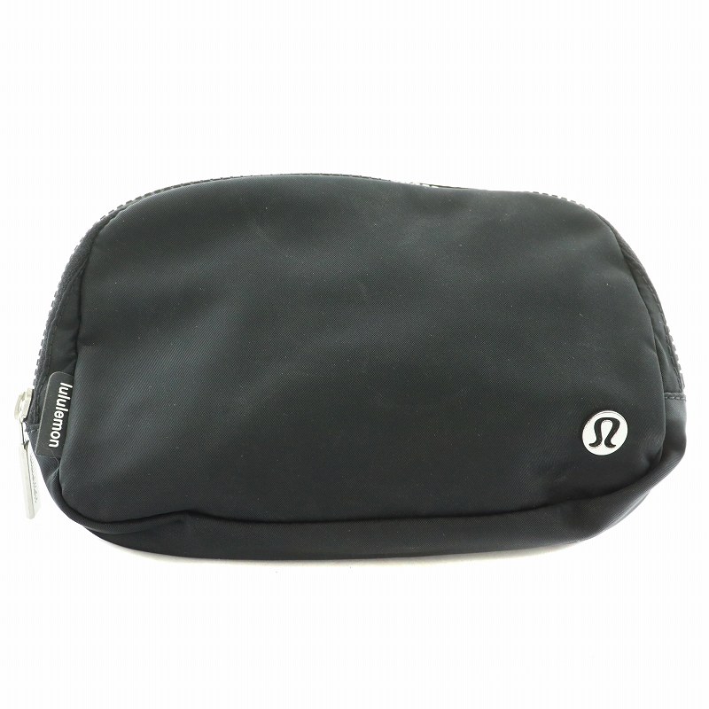 未使用✨入手困難　ルルレモン　ボディバッグ　ナイロン　ロゴベルト　斜め掛け　黒 未使用✨入手困難 ルルレモン ボディバッグ ナイロン ロゴベルト