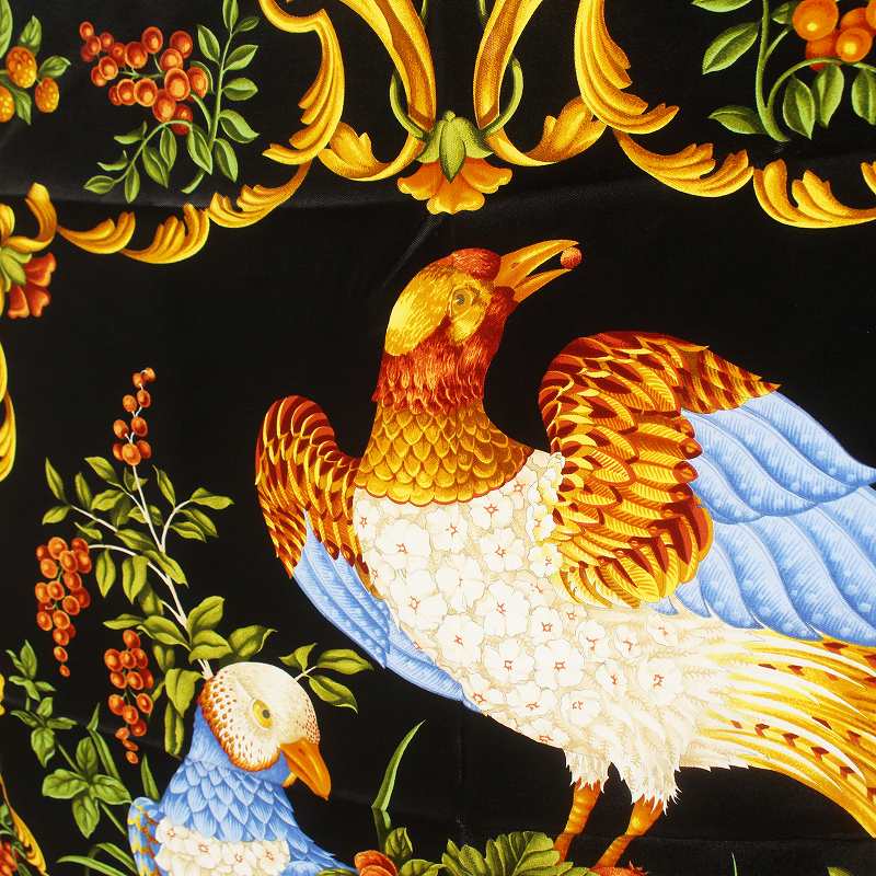 サルヴァトーレ　フェラガモ　スカーフ　大判　シルク　総柄　鳥　花柄 FERRAGAMO SalvatoreFerragamo フェラガモ 鳥 花柄 シルク