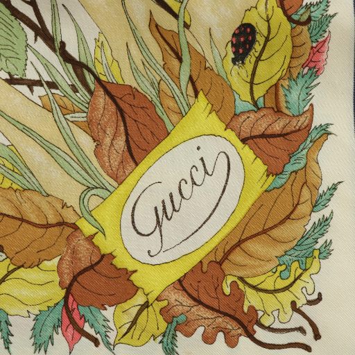 グッチ GUCCI スカーフ 絹 シルク 大判 キノコ 花 落ち葉 昆虫