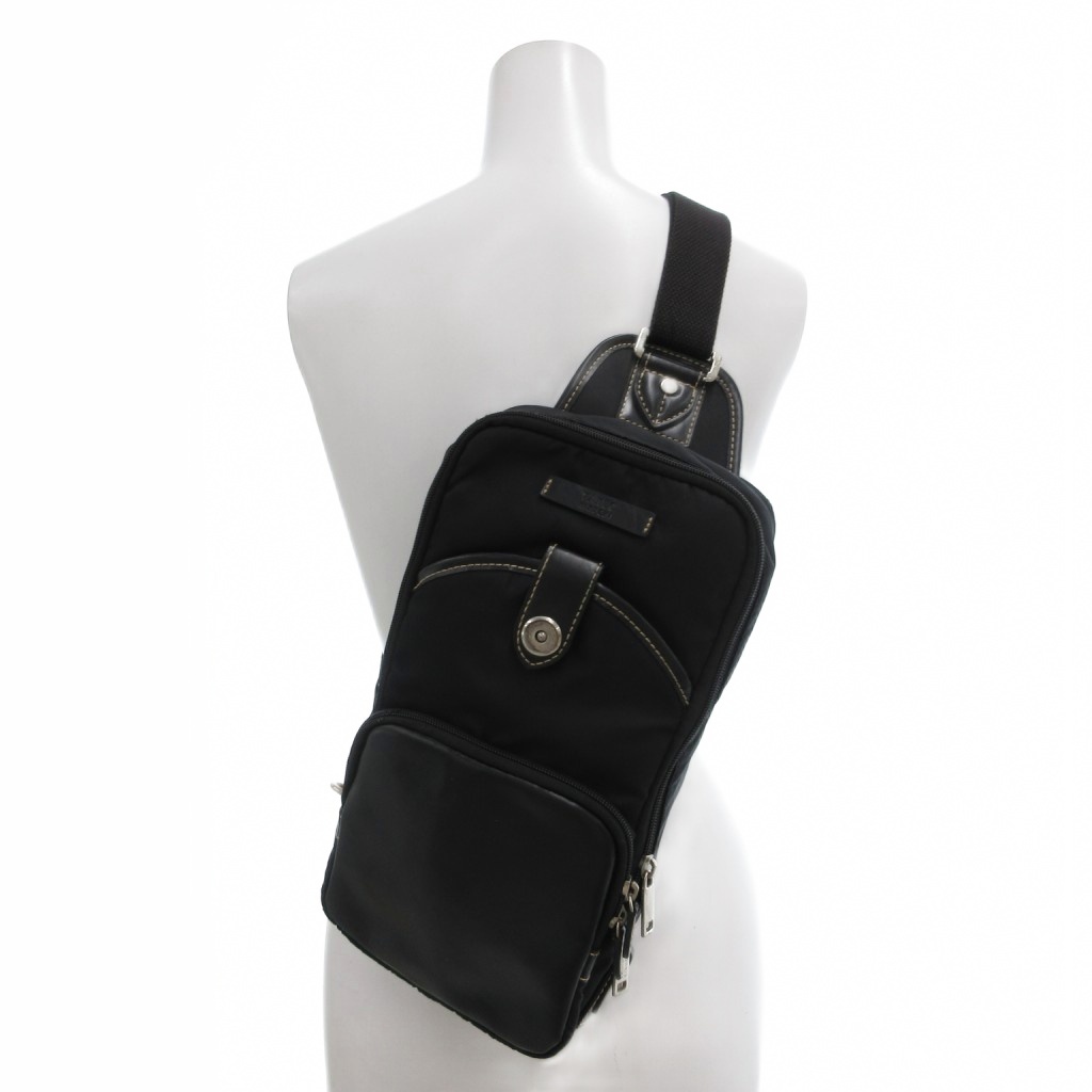 タケオキクチ ボディバッグ ブラック シボ革 TAKEOKUCHI バッグ 黒 タケオキクチ ボディバッグ ブラック シボ革 TAKEOKUCHI バッグ 黒