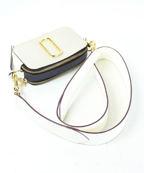 関税込 MARC JACOBS マークジェイコブス レザー 化粧ポーチ 白 関税込 MARC JACOBS マークジェイコブス レザー 化粧ポーチ 白