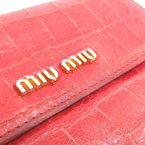 ミュウミュウ クロコエンボス レザー 三つ折り財布 赤 Amazon | MIUMIU クロコダイルプリントレザー 三つ折り 財布
