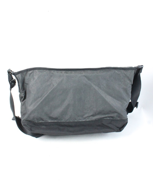 吉田カバンPORTERポーター　メッセンジャーバッグ　グレーワイヤー素材 吉田カバンPORTERポーター メッセンジャーバッグ グレーワイヤー素材
