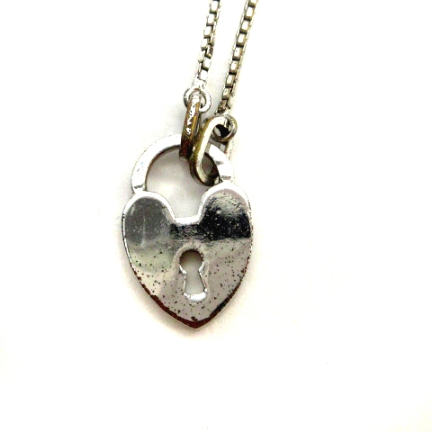 クリスチャンディオールネックレスハートロツクシルバー