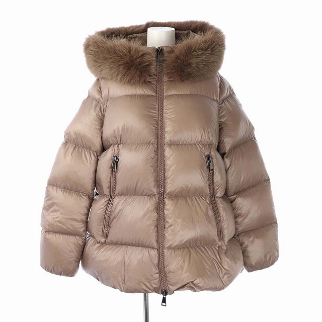 MONCLER(モンクレール)のファー付きダウンジャケット 人気モデル