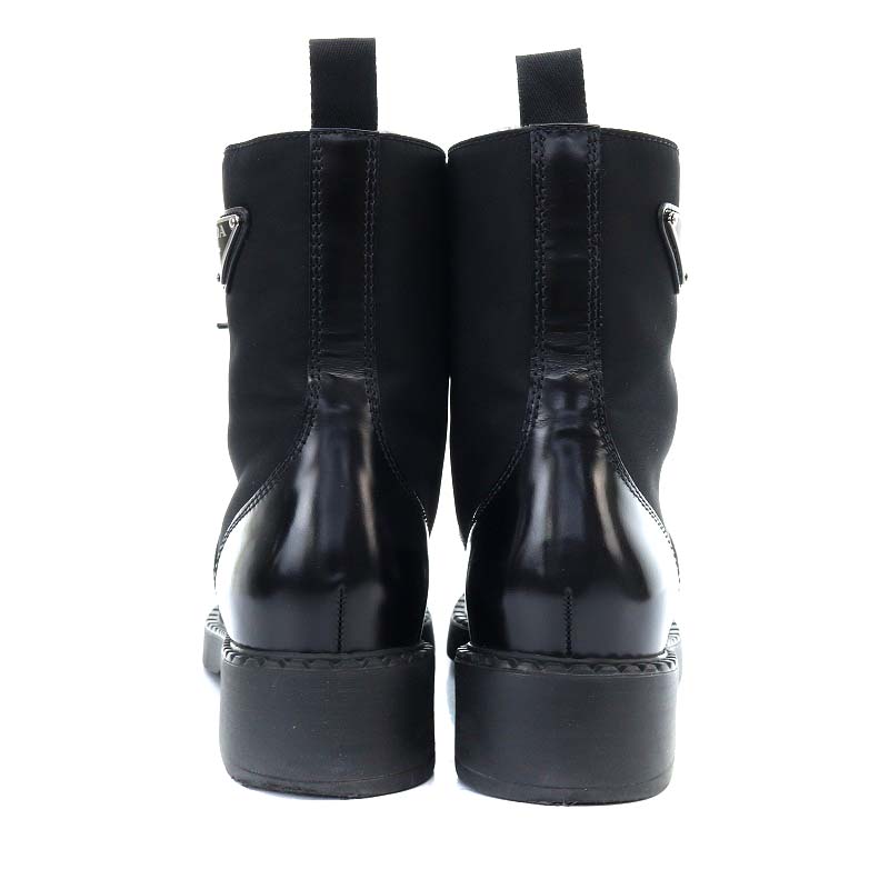 プラダブーツ三角プレート