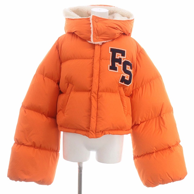 プーマ PUMA FENTY PUMA by Rihanna フロッキーロゴ ダウンジャケット 