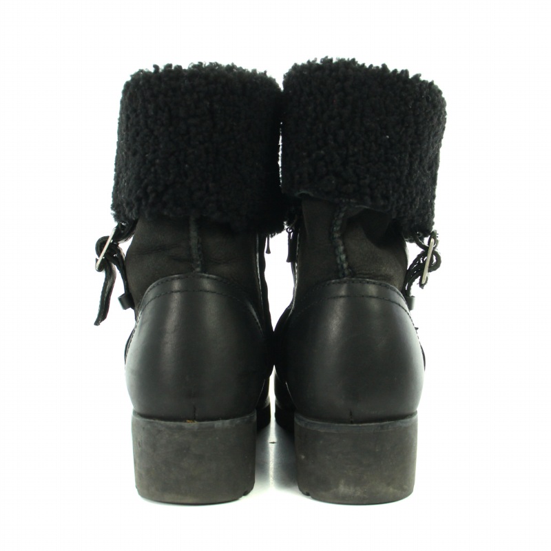 UGG ショートブーツ　ベルト付き　ブラック　黒 UGG ブラック ショートブーツ ファー付き
