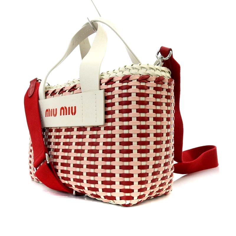 MIU MIU かごバッグ 赤 ピンク　ショルダーストラップ付き MIU MIU かごバッグ 赤 ピンク ショルダーストラップ付き - メルカリ