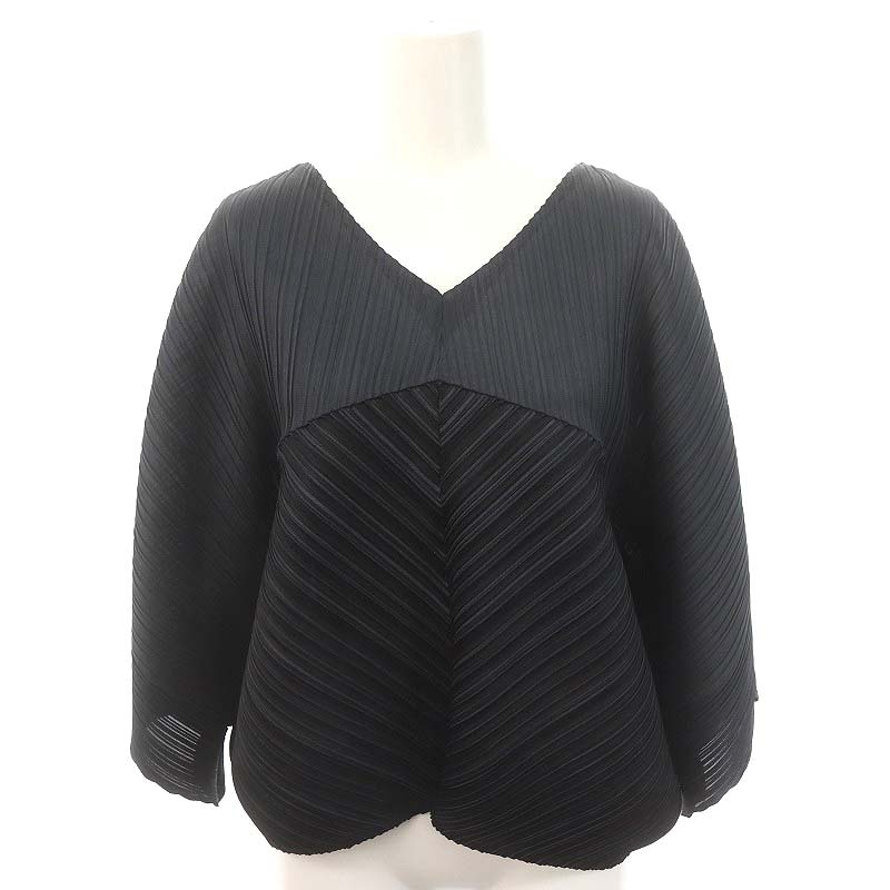 ISSEYMIYAKE ブラック　Ｖネックトップス　プリーツ FINE KNIT PLEATS BLACK TOP – ISSEY MIYAKE ONLINE STORE