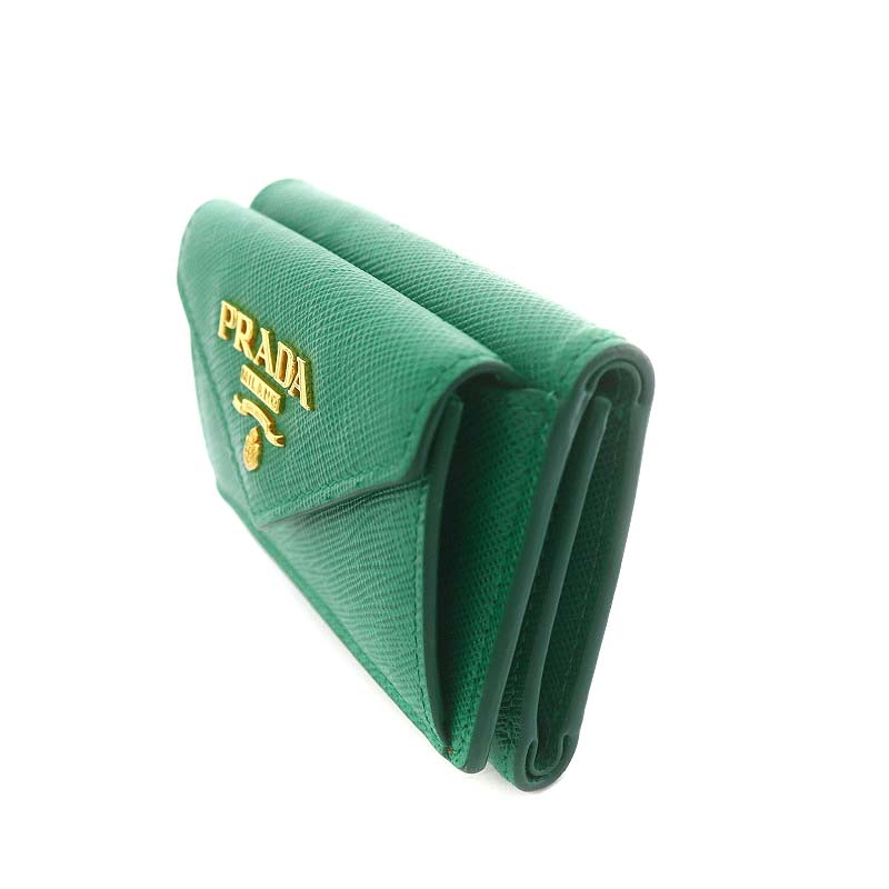 【本日大幅お値下げ‼️】PRADA 三つ折り財布 ライトグリーン 本日大幅お値下げ‼️】PRADA 三つ折り財布 ライトグリーン