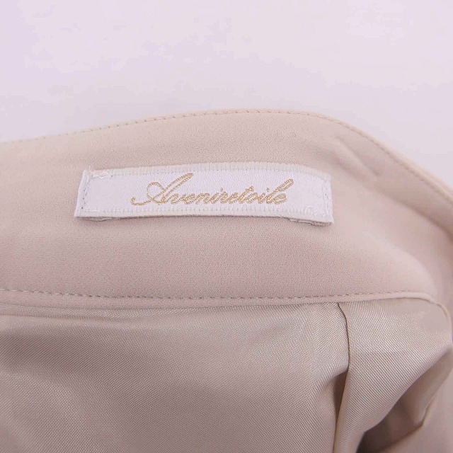 新品タグ付き アベニールエトワール ベージュ フレアスカート サイズ34 アベニールエトワール Aveniretoile フレア スカート ひざ丈 バック