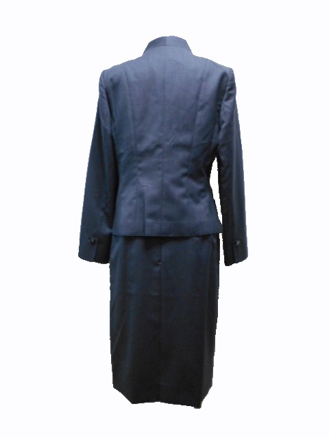 美品　銀座マギー　VELLA ベラ　サイズ４０ 高級スーツ　スカートスーツ 銀座マギー Maggy スーツ ジャケット スカート スタンドカラー ピン