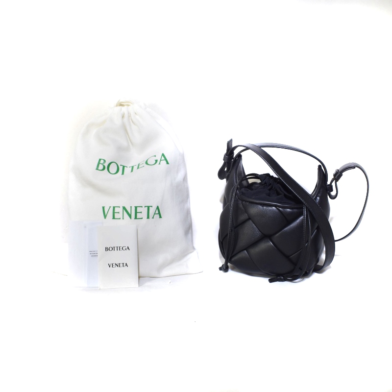 BOTTEGA VENETA ヘルメットショルダーバッグホワイト