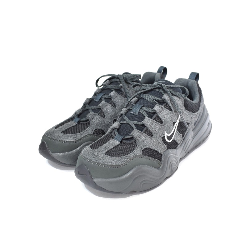 NIKE スニーカー　テックヘラ　黒 新品ナイキ テックヘラ ブラック スニーカー TECH HERA 24.5