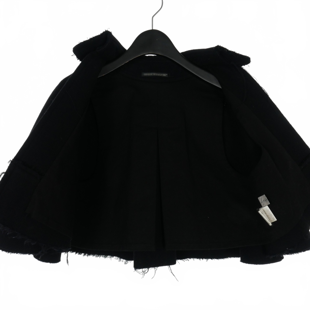 ヨウジヤマモト +NOIR ウール ケープポンチョ ジャケットコート Yohji Yamamoto 2024-25AW 秋のポンチョスタイリング -FASCINATE
