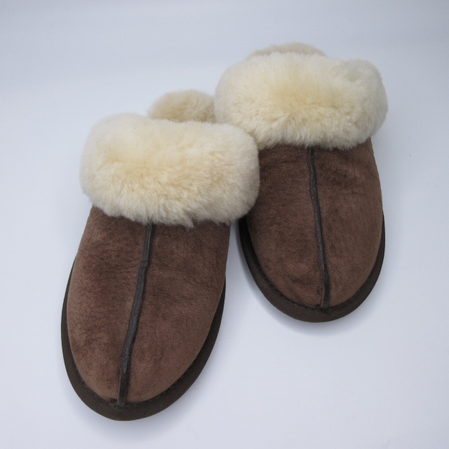 ◇ UGG AUSTRALIA アグ オーストラリア ベイリーボタン クラシック ショート（ミドル） ムートンブーツ 24 ブラウン * 1002797012975 UGG Australia アグ ！ アグ オーストラリア (メルボルン エンポリウム