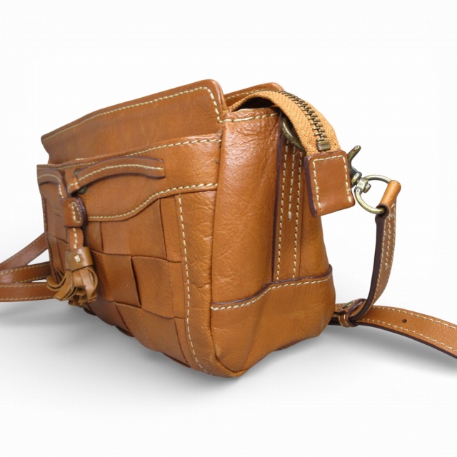 バッグ 美品 Dakota ショルダーバッグ サンガ2 編み込み キャメル 