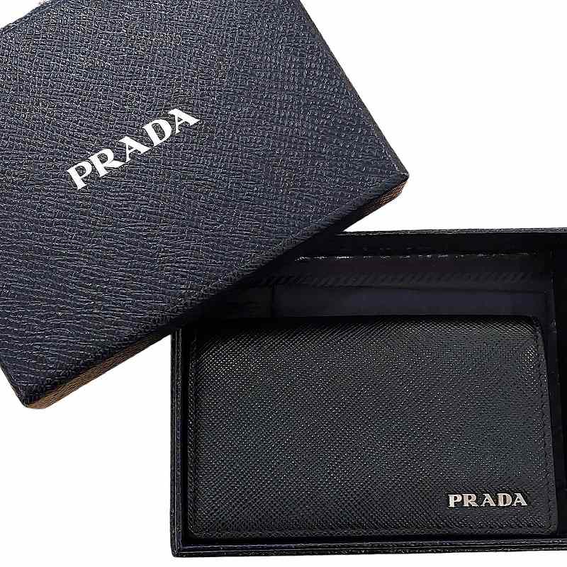 【極美品】プラダ　名刺入れ　カードケース　サフィアーノレザー　ロゴ金具　黒 プラダ PRADA カードケース 名刺入れ サフィアーノ