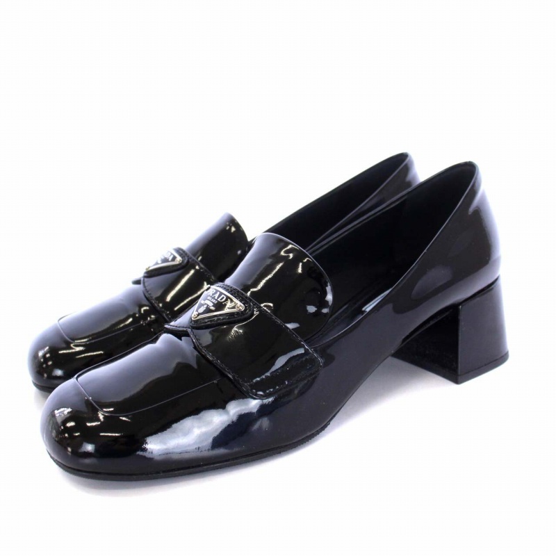 PRADA プラダ トライアングル プレート ロゴ ローファー 7 ふさわしい 