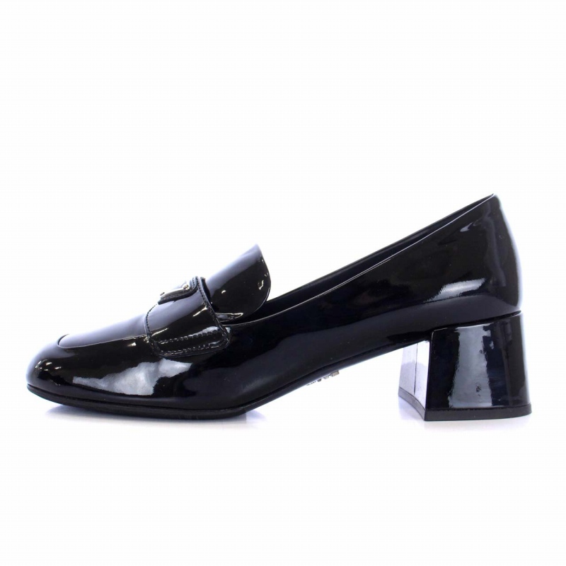 プラダ PRADA トライアングルプレートローファー スクエアトゥ チャン 