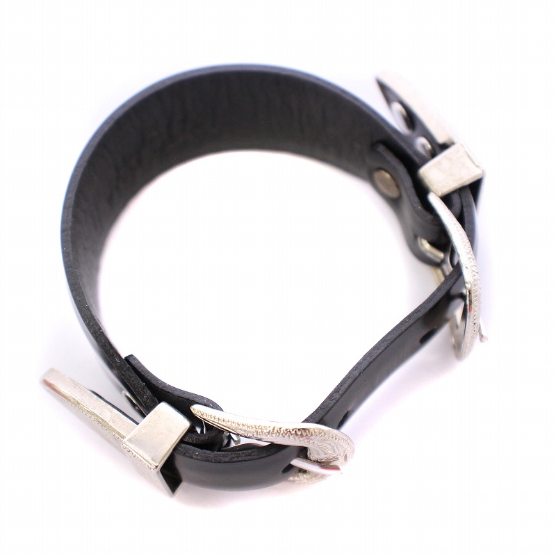 トーガ プルラ TOGA PULLA コンチョレザーバングル メタルパーツ バイ