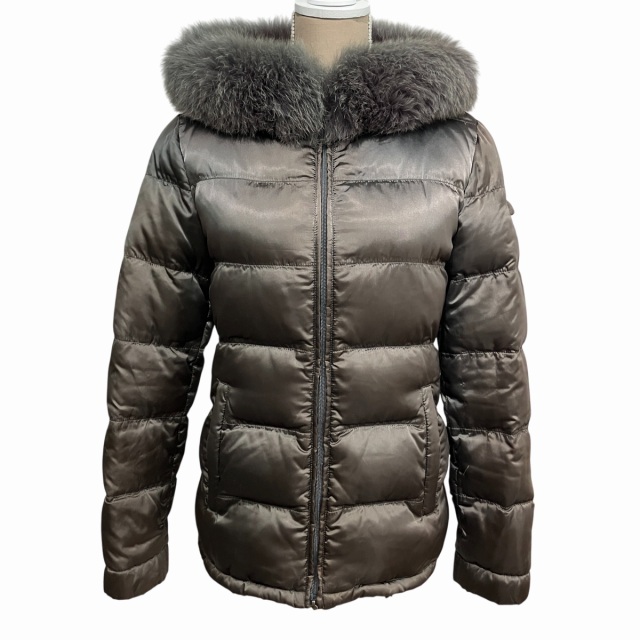 PRADA グレー ダウンジャケット ファー付き PRADA ファー付きダウンジャケット グレー 【公式通販】