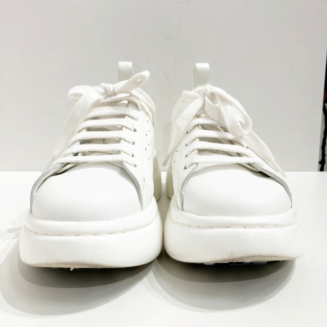 ヴァレンティノ　厚底スニーカー　35 VALENTINO(ヴァレンティノ) 新作の厚底スニーカーがネクスト